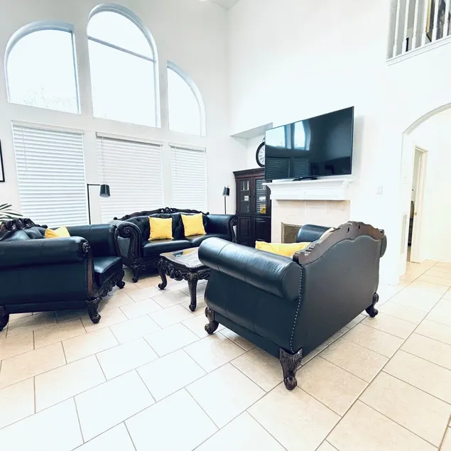 Elegant Family Home near Kemah Boardwalk, NASA Space Center, Galveston Beach - Image 1