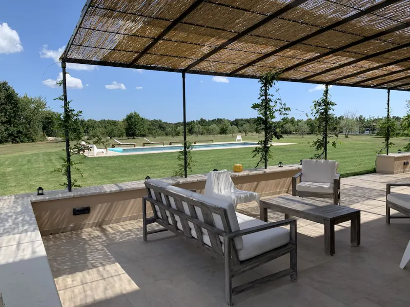 Elegant villa 400 m2, garden, swimming pool, terrace, - Image 1