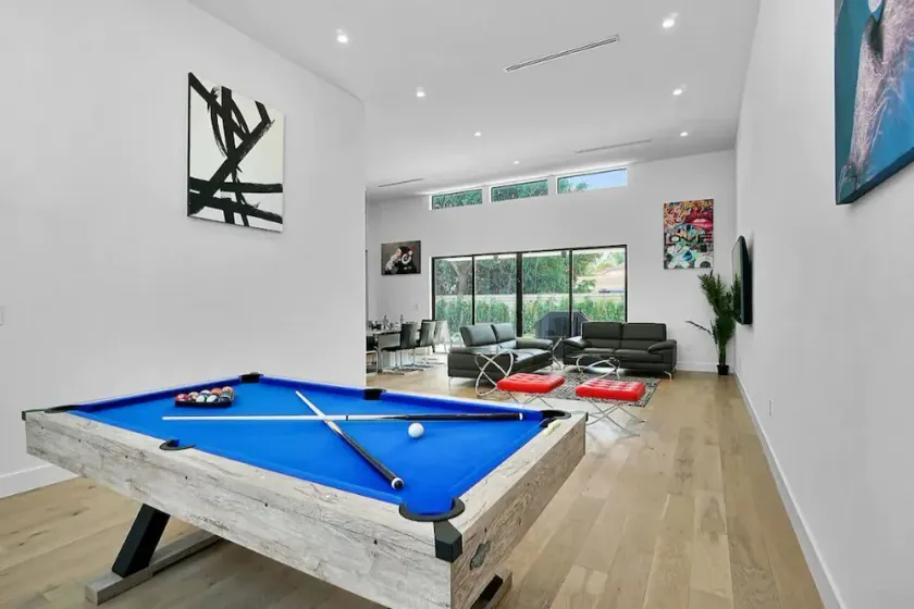 Villa Rav 4BRM/3BTH Pool, Hot Tub and Parking - Image 1