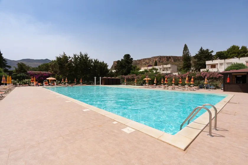 Villa Margi avec vue sur la mer, piscine partagée, terrasses privées et Wi-Fi - Image 1