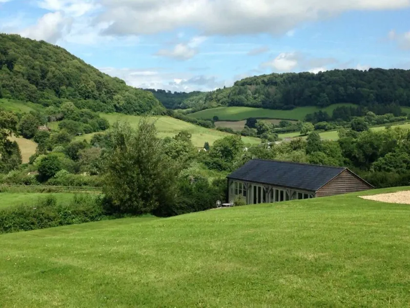 A one bedroom self catering property in an idyllic valley setting. - Image 1