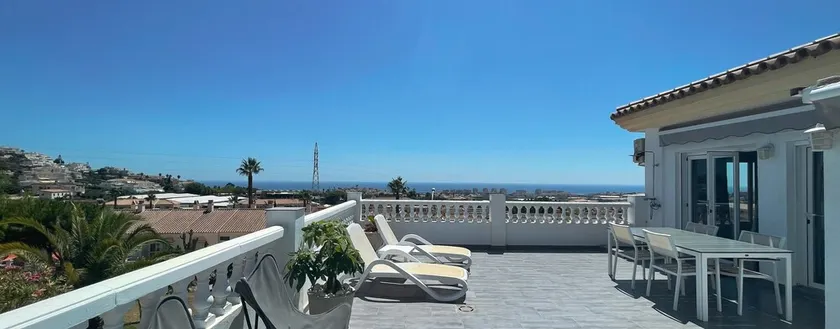 Appartement « Atico Montesol » avec vue sur la mer, piscine partagée et terrasse - Image 1