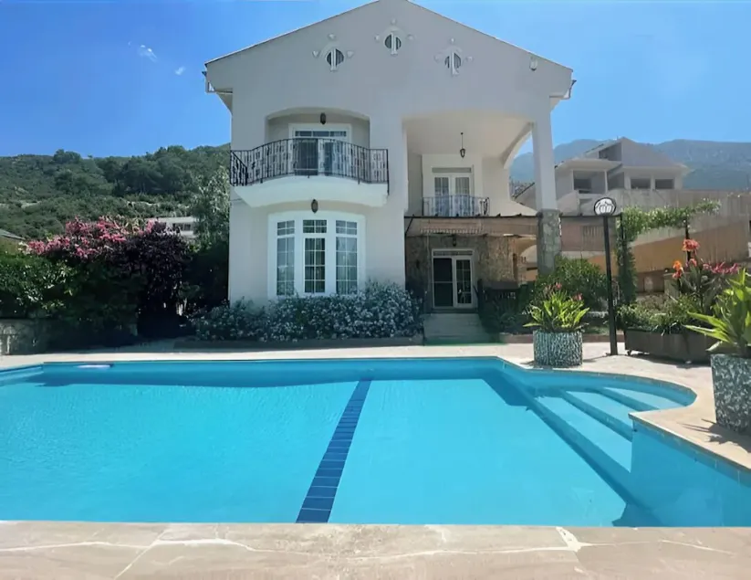 Villa Green Grape - Image 1