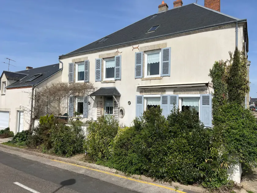 Family cottage with terrace and Loire views - Image 1