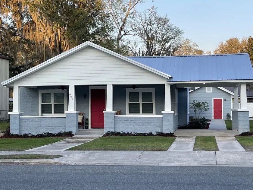 Newly Renovated 3 bedroom home close to springs, eateries, markets, and downtown - Image 1