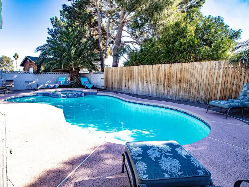 FAMILY HOME W/POOL & BBQ NEAR LAS VEGAS STRIP 9 MINS - Image 1