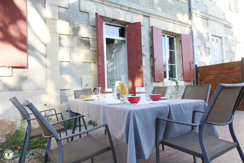 La Maison des Hôtesses - Image 1