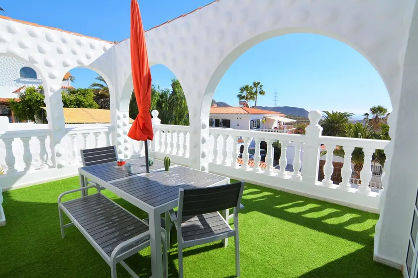 Apartment in private Villa with sea views, community pool, WIFFI. - Image 1