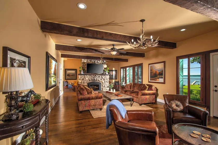 Level Lakefront on Owasco Lake! Sleeps 14! - Image 1