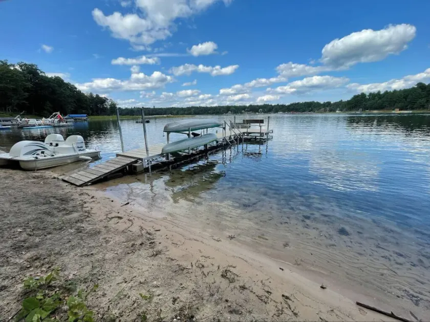 Wautoma Lakefront Cabin with Hot Tub and Arcades - Image 1