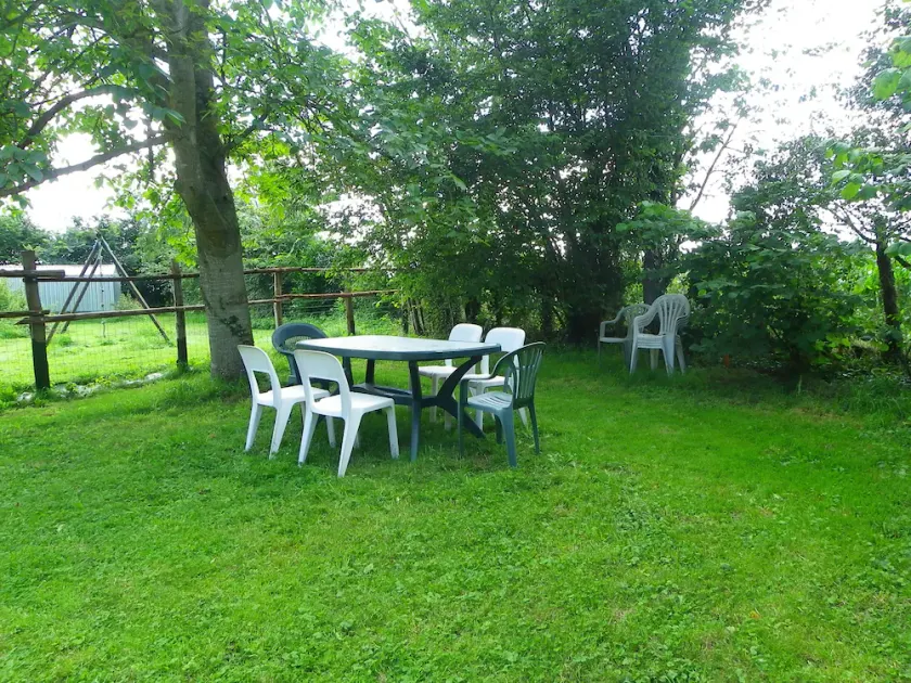 Rural cottage with garden in the countryside - Image 1