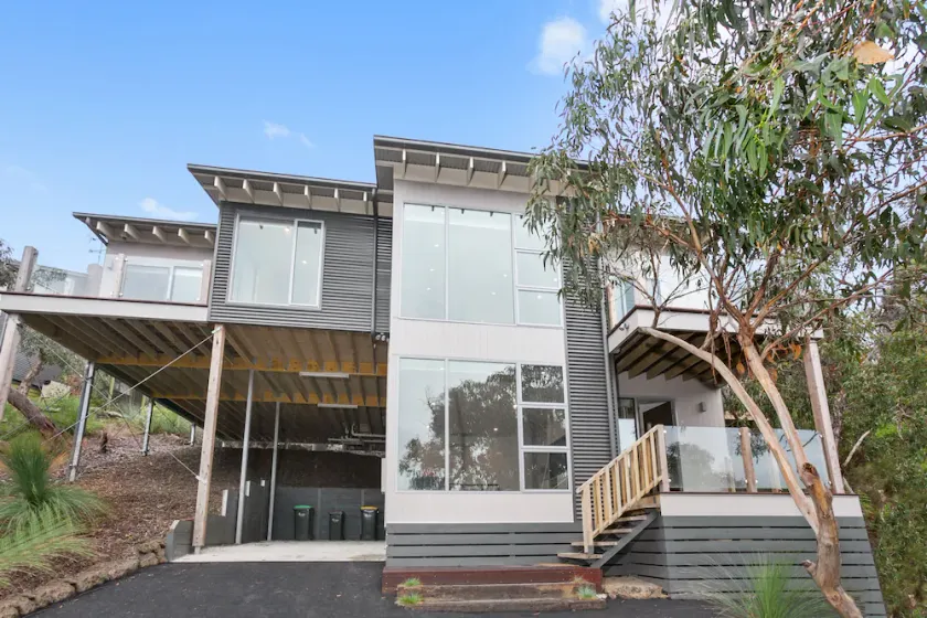 Treetop Escape Anglesea: Modern, Family Getaway, Bush Setting, Elevated Views - Image 1