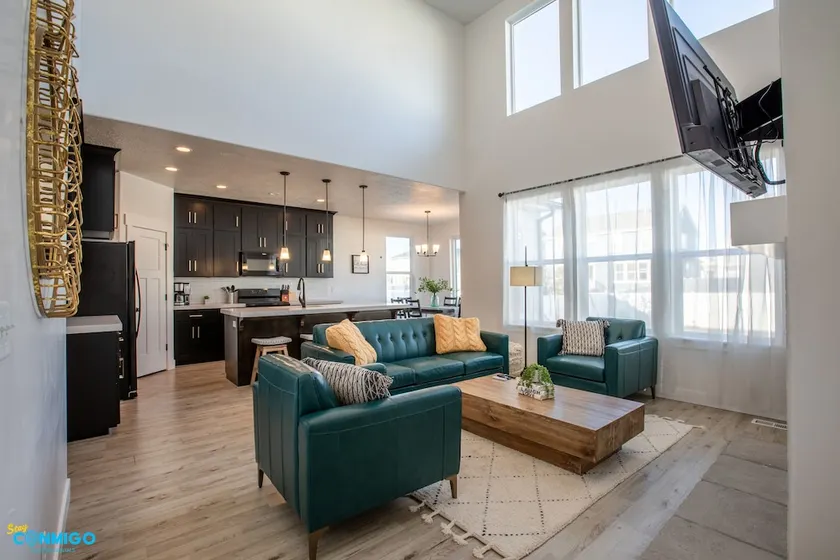 Family Gathering Place 6 BD Home Hot Tub sleeps 12 - Image 1