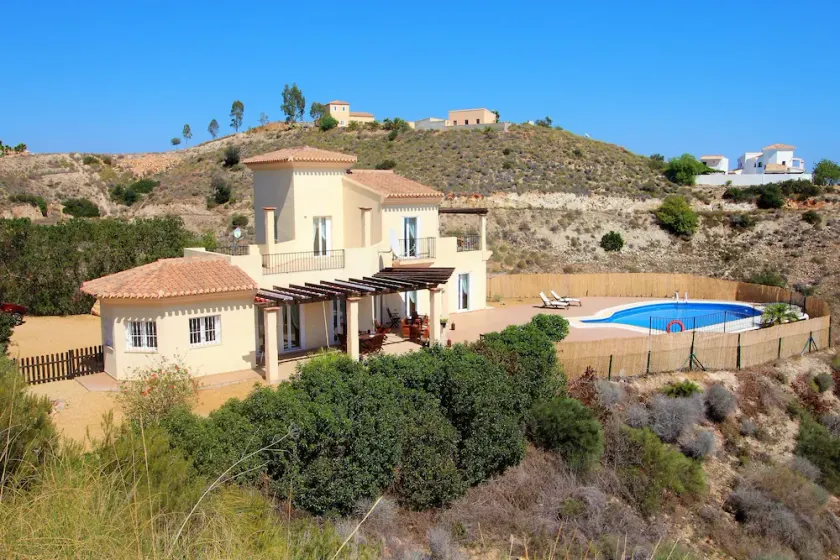 Villa Pikorua es una lujosa casa privada ubicada en las montañas cerca de Mojácar. - Image 1