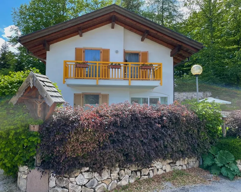 Ferienhaus 'Mendelhaus' mit Bergblick, Privatem Garten und WLAN - Image 1