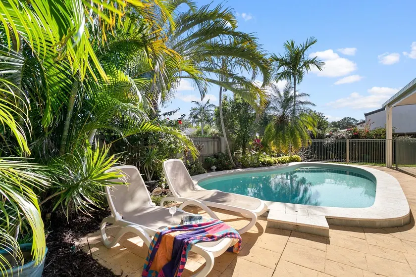 Quiet location, private pool, pet friendly, walk to river, shops & cafes - Image 1
