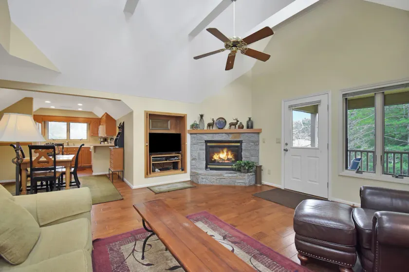 IRIS 4 WPM: 2 BR / 2 BA Efficacité 2 chambres. à Blowing Rock, 6 personnes - Image 1
