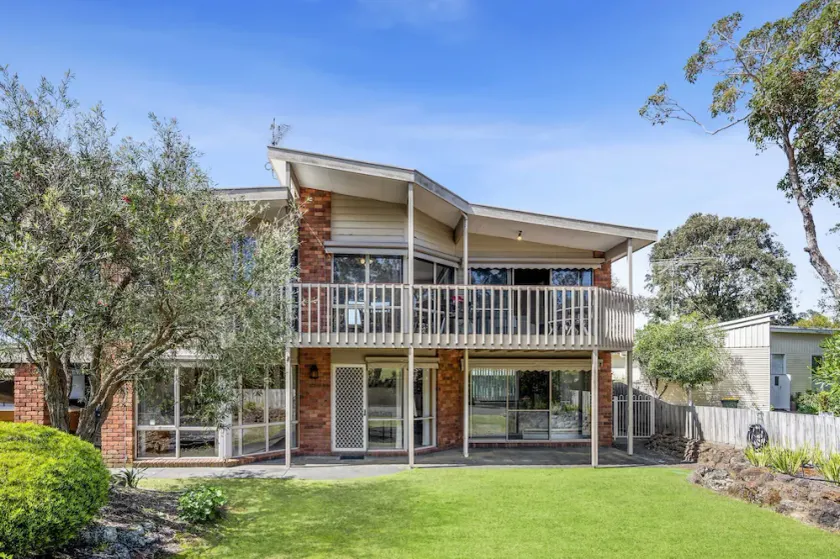 22 Golf Links Road - Image 1