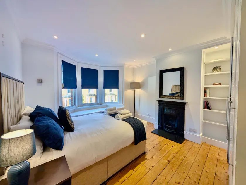 Stunning 4 Bedroom House in Old Windsor - Image 1
