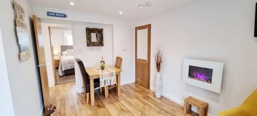 Beautifully  Presented One Bedroom Romantic Home & Private Hot Tub. - Image 1