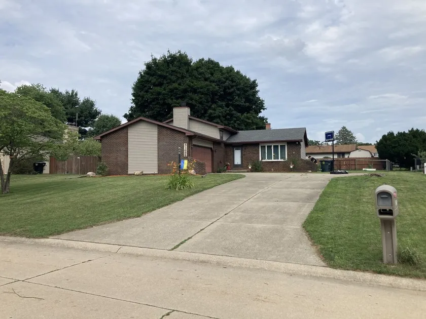 Beautiful & peaceful family residence near Notre Dame in the River Commons Area! - Image 1