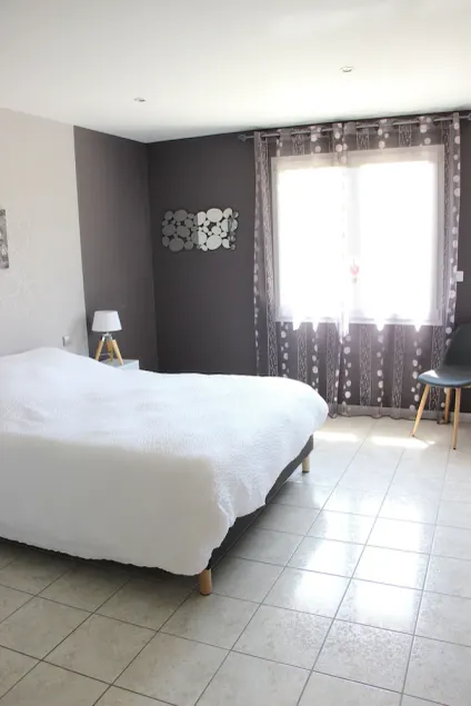 Large country house - Image 1