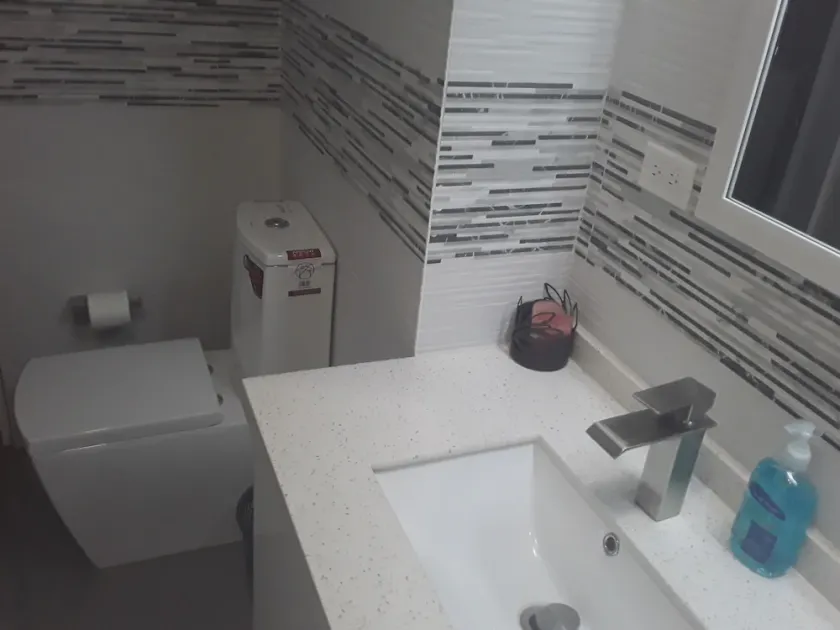 Luxurious, Secure Contemporary Apartment - Kingston - Image 1