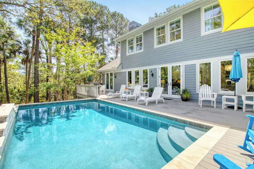 Lovely and spacious, renovated with a private pool - Image 1
