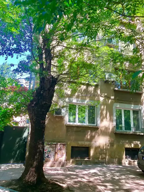 Large, Quiet and Spacious Apartment - 15 min from City Centre! - Image 1