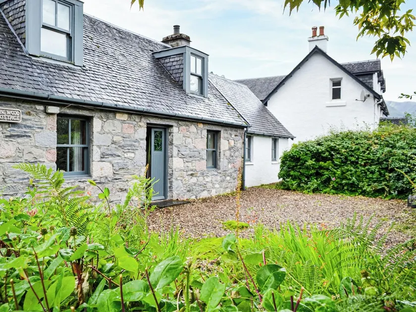 4 bedroom accommodation in Glencoe - Image 1