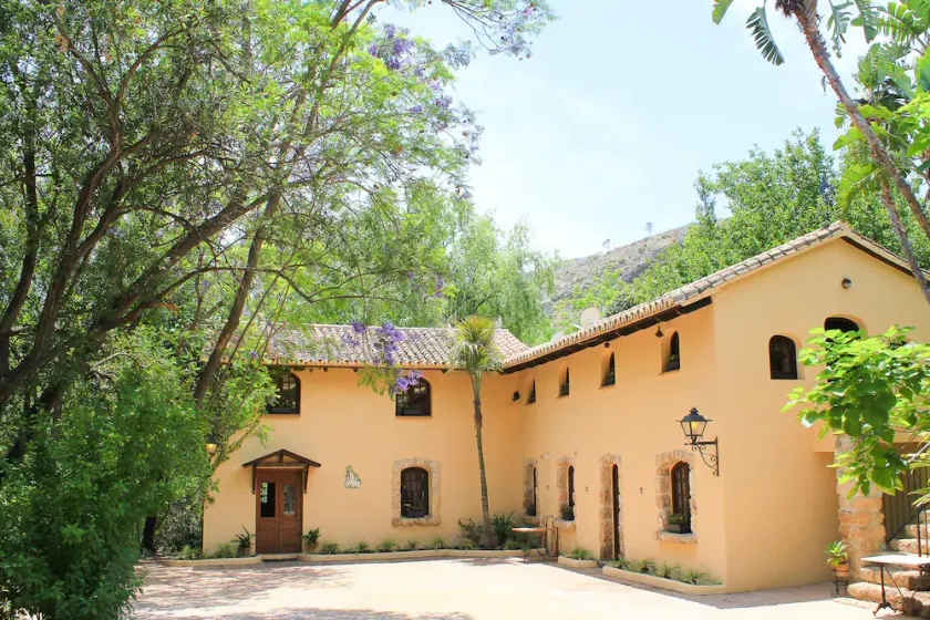 Large idyllic country finca in the heart of the Coin countryside with waterfall. - Image 1