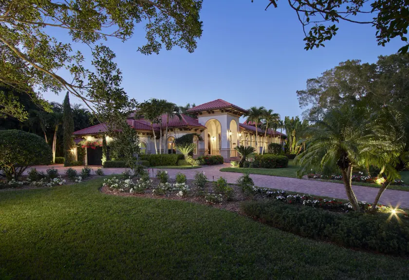 Mediterranean Villa in the heart of Naples! Location & Luxury!  - Image 1