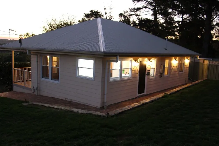 Superb new cottage, stunning views, secluded but handy to Hahndorf Main Street - Image 1