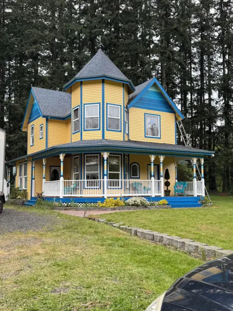 The Sirens Hideaway a charming Victorian Farmhouse - Image 1