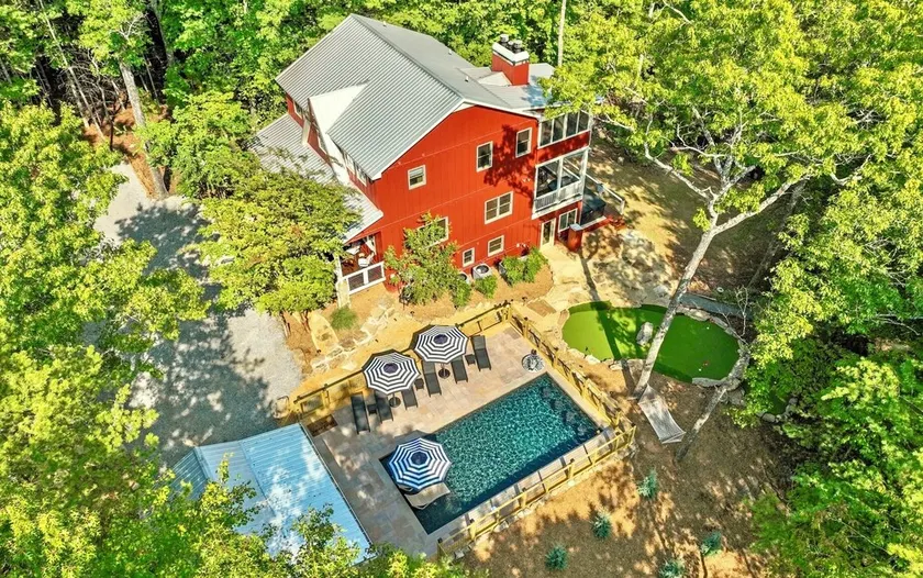 Mountain Resort · Pool · Sauna · Putting Green - Image 1