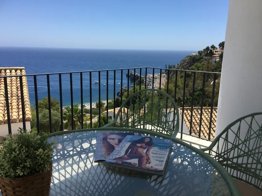 Marina del Este sea view half villa - Image 1