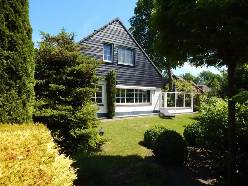 Traumhaftes-freistehendes-Ferienhaus-an-der-See-Strand-Yachthafen-W-Lan - Image 1
