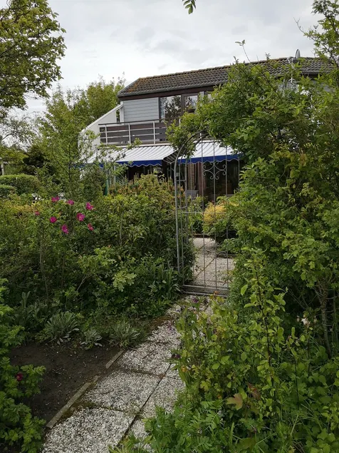 Super Haus mit Garten mit vielen Rosen, Fahrradschuppen mit 3 Fahrräder. - Image 1