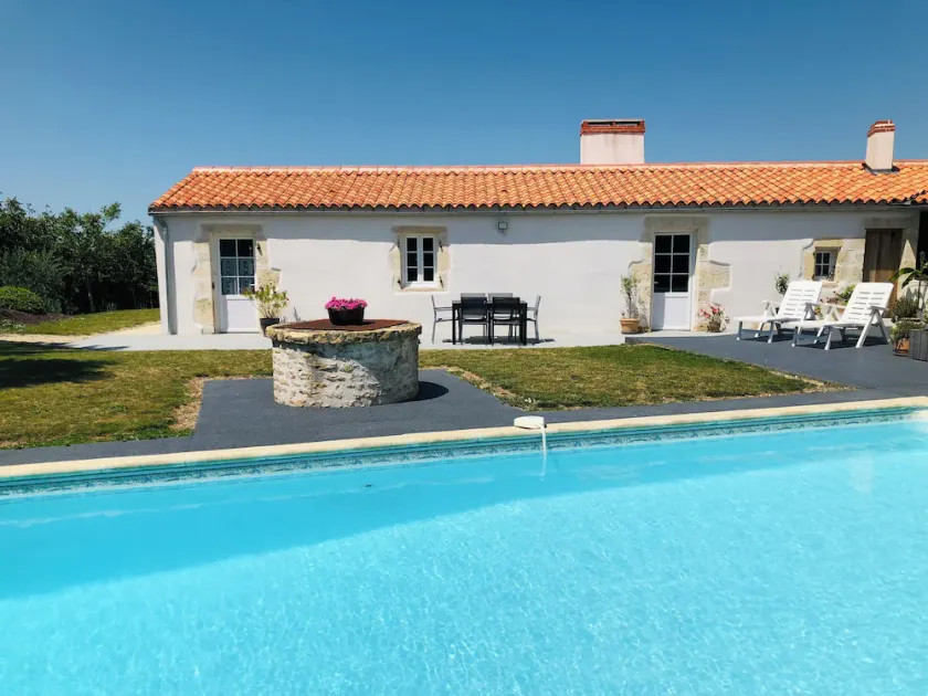 Home with swimming pool, La Rochelle and the Marais Poitevin, for 2 to 5 people. - Image 1