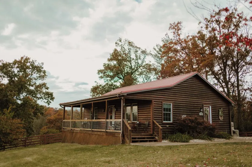 Stunning Blue Ridge Mountain View Cabin with Covered Hot Tub in Luray, VA - Image 1