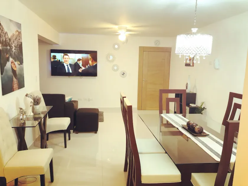 Beautiful 3BR apt-WiFi-SmartTV-Pool-Gym-Playground - Gated  24hr Security - Image 1