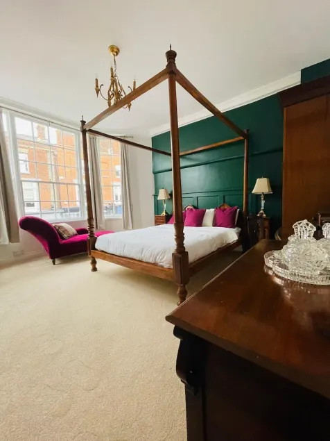 Luxury En-Suite - The Bright Suite - Image 1