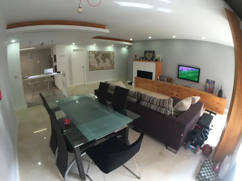 Au centre / Climatisation / WIFI / PARKING / FUTBOL / NETFLIX / offre - Image 1