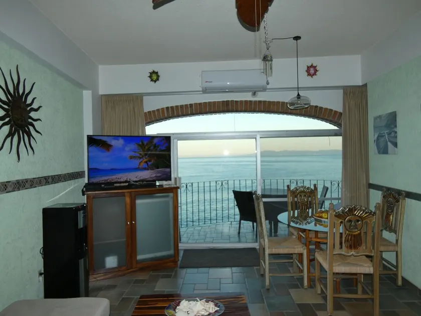 Fabulous Oceanfront Studio Condo - $ 395 om ugen JUNI JULI AUG & SEPT. - Image 1