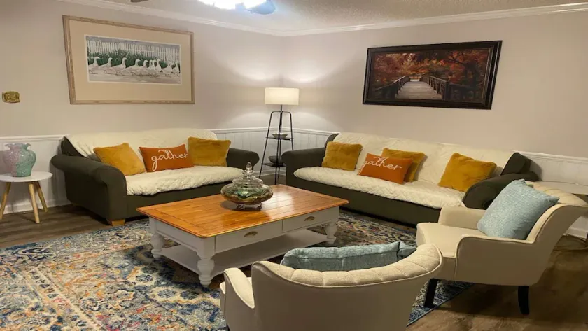 Relaxing 3BR Home in Quiet Neighborhood near SGMC & I-75 - Image 1