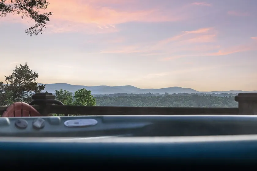 Secluded, luxurious cabin perched above Eagle Fork Creek with sunrise views. - Image 1