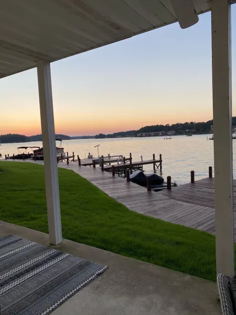 Waterfront Ground level condo on Lake Hamilton - Image 1