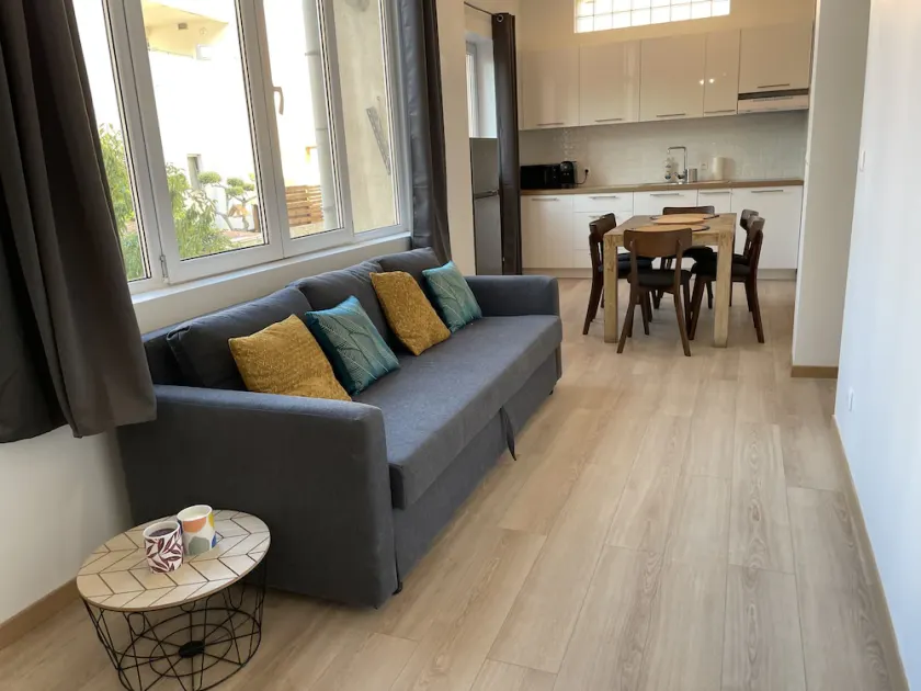 Appartement T3 en Centre Ville a 5 Minutes de la Plage - Image 1