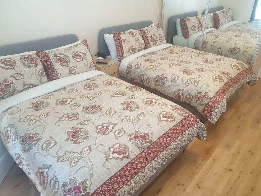 London Luxury Apartments 5 min walk from Ilford Station, with FREE PARKING FREE WIFI - Image 1