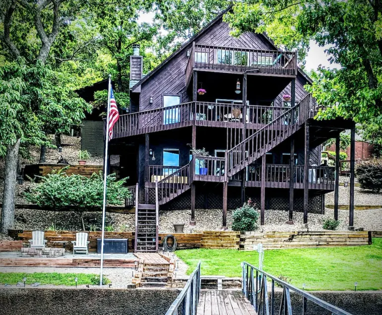 The Landing - 3 Level Home with Amazing Views - Image 1